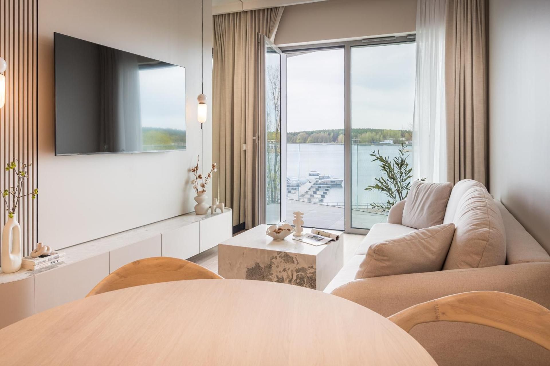 One-Bedroom Apartment with Lake View