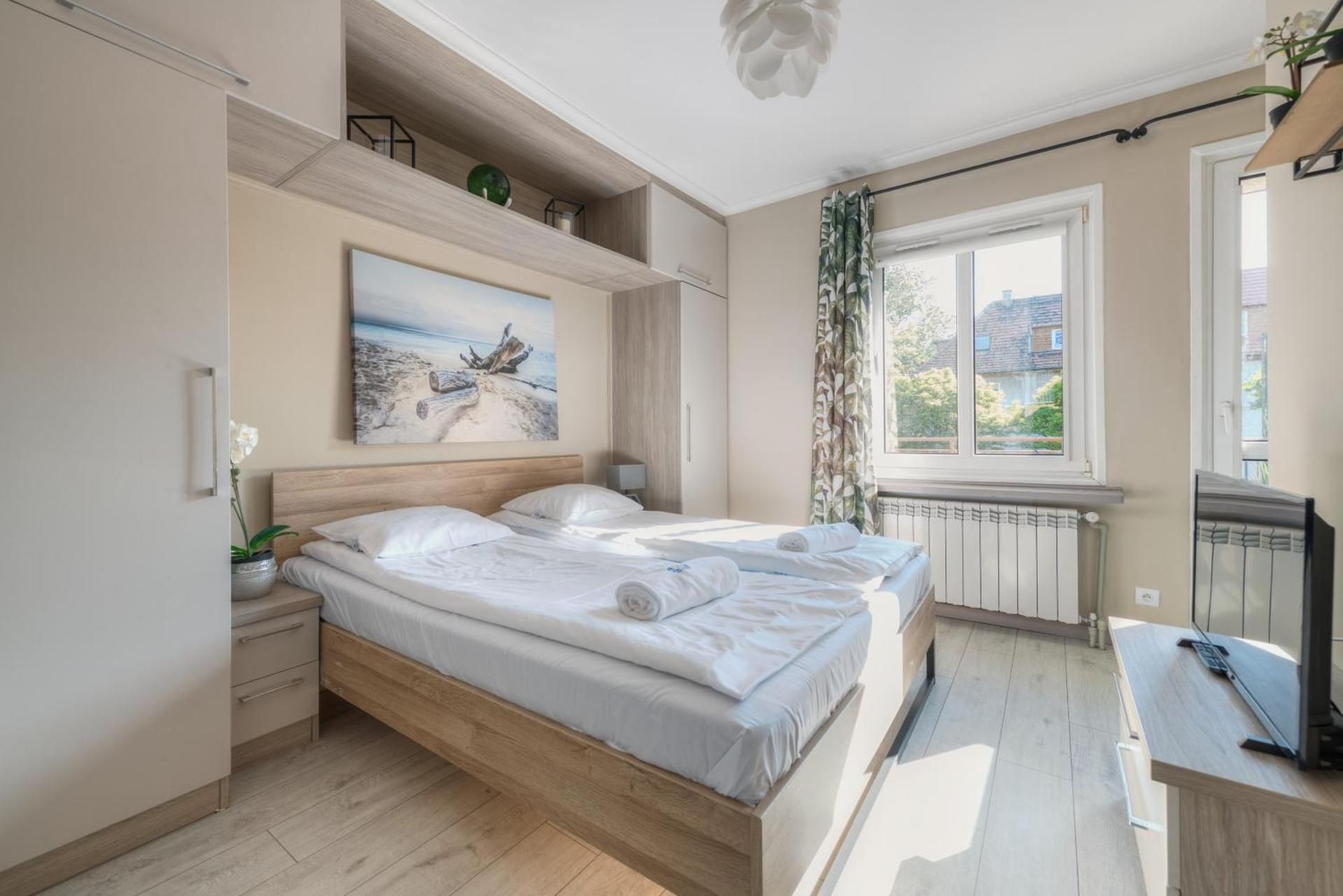 One-Bedroom Apartment with Balcony