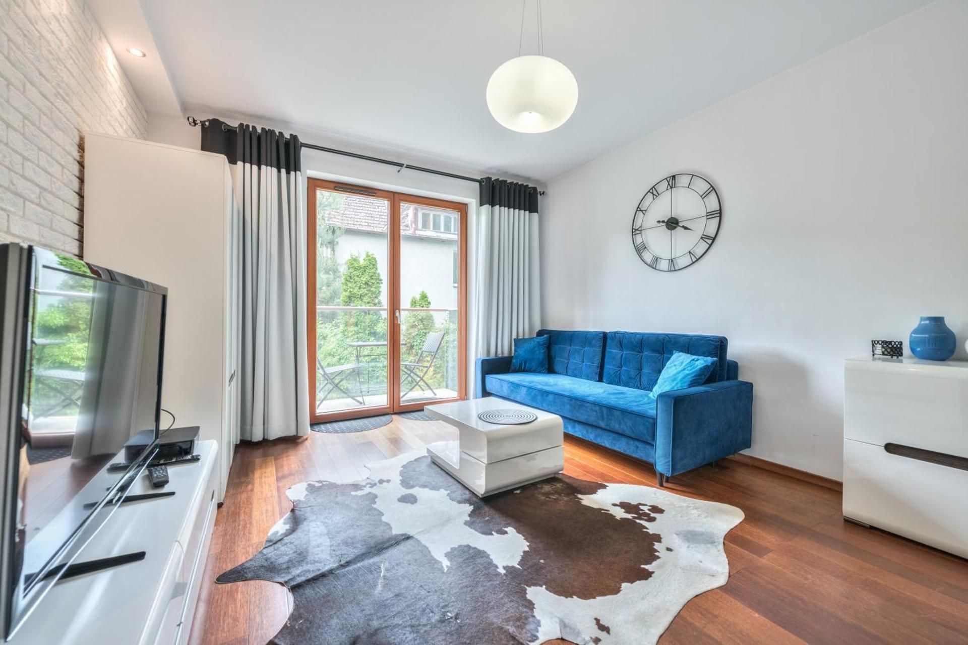 Deluxe One-Bedroom Apartment