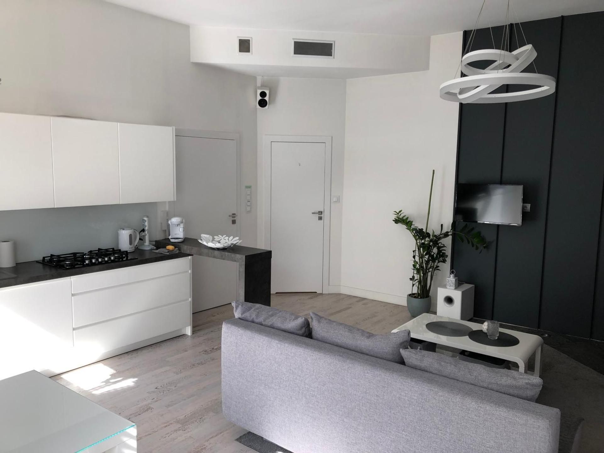 Studio Apartment with Fireplace and Balcony