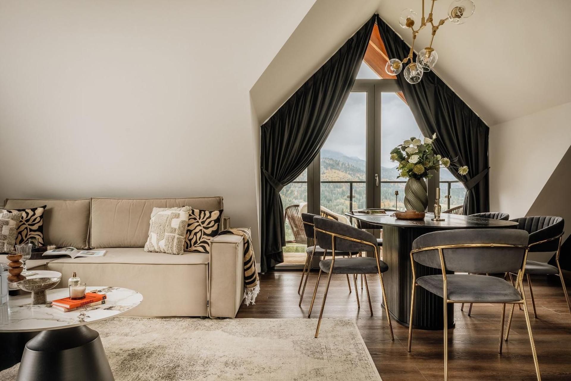 Three-Bedroom Apartment with Mountain View
