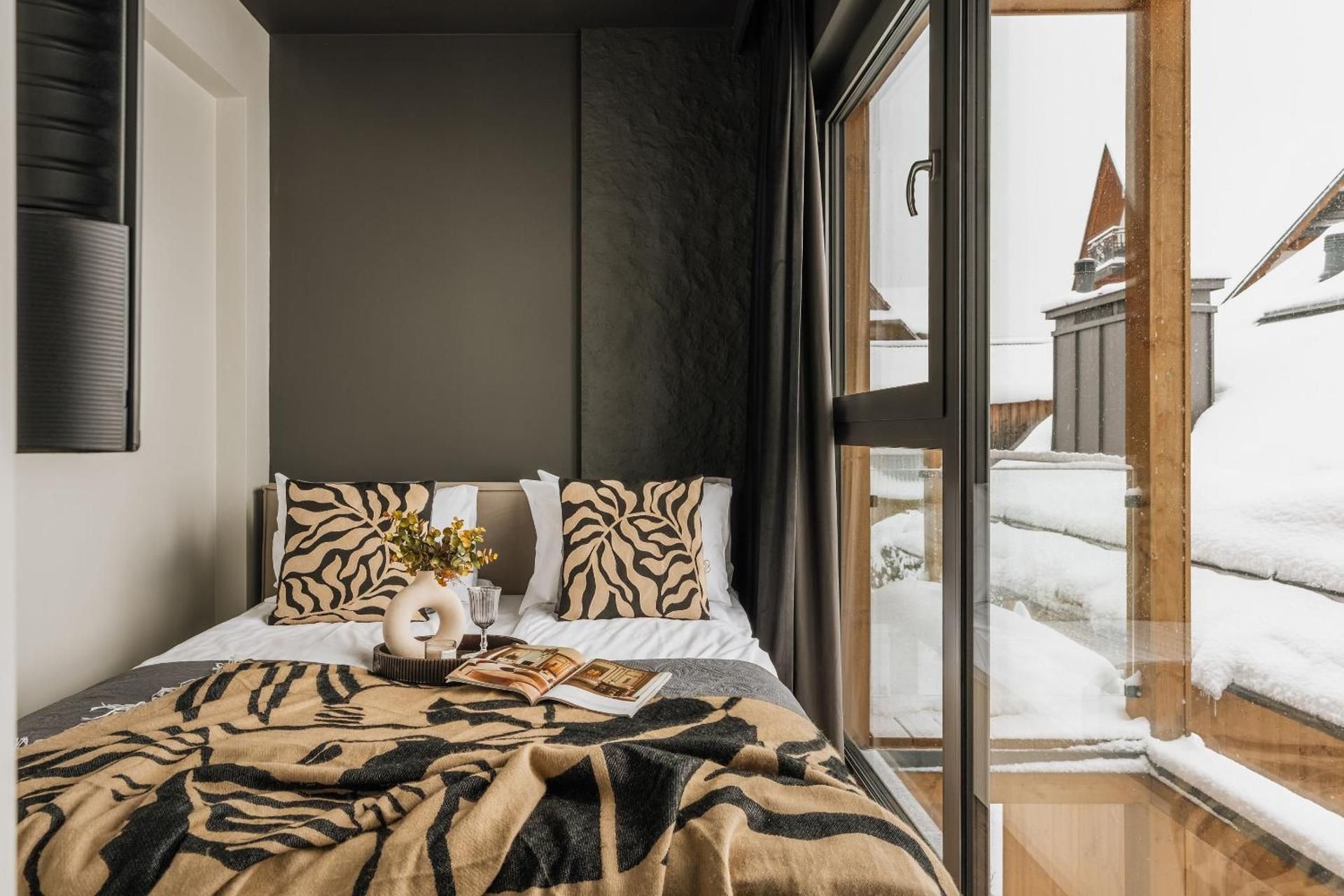 Two-Bedroom Deluxe Apartment with Balcony