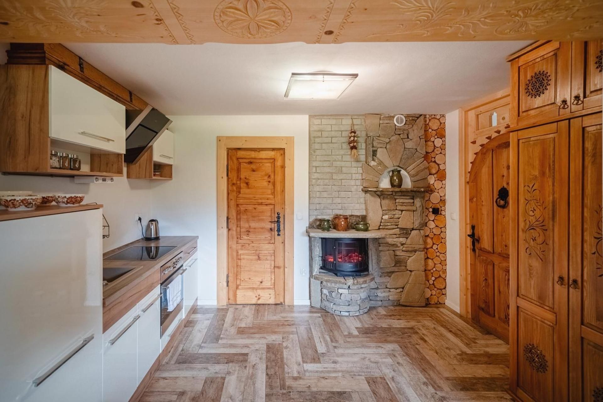 Studio Apartment with Mountain View