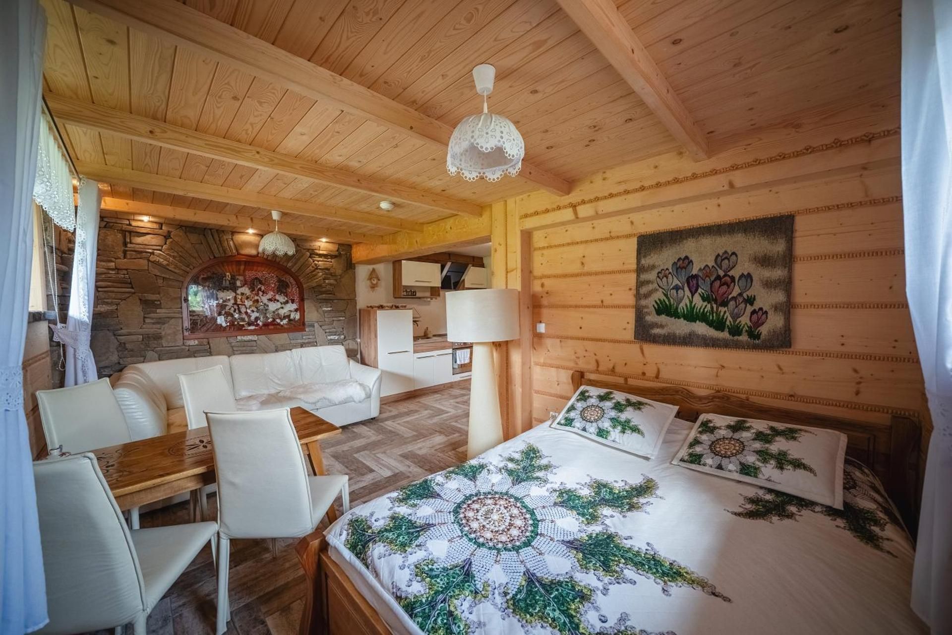 Studio Apartment with Mountain View