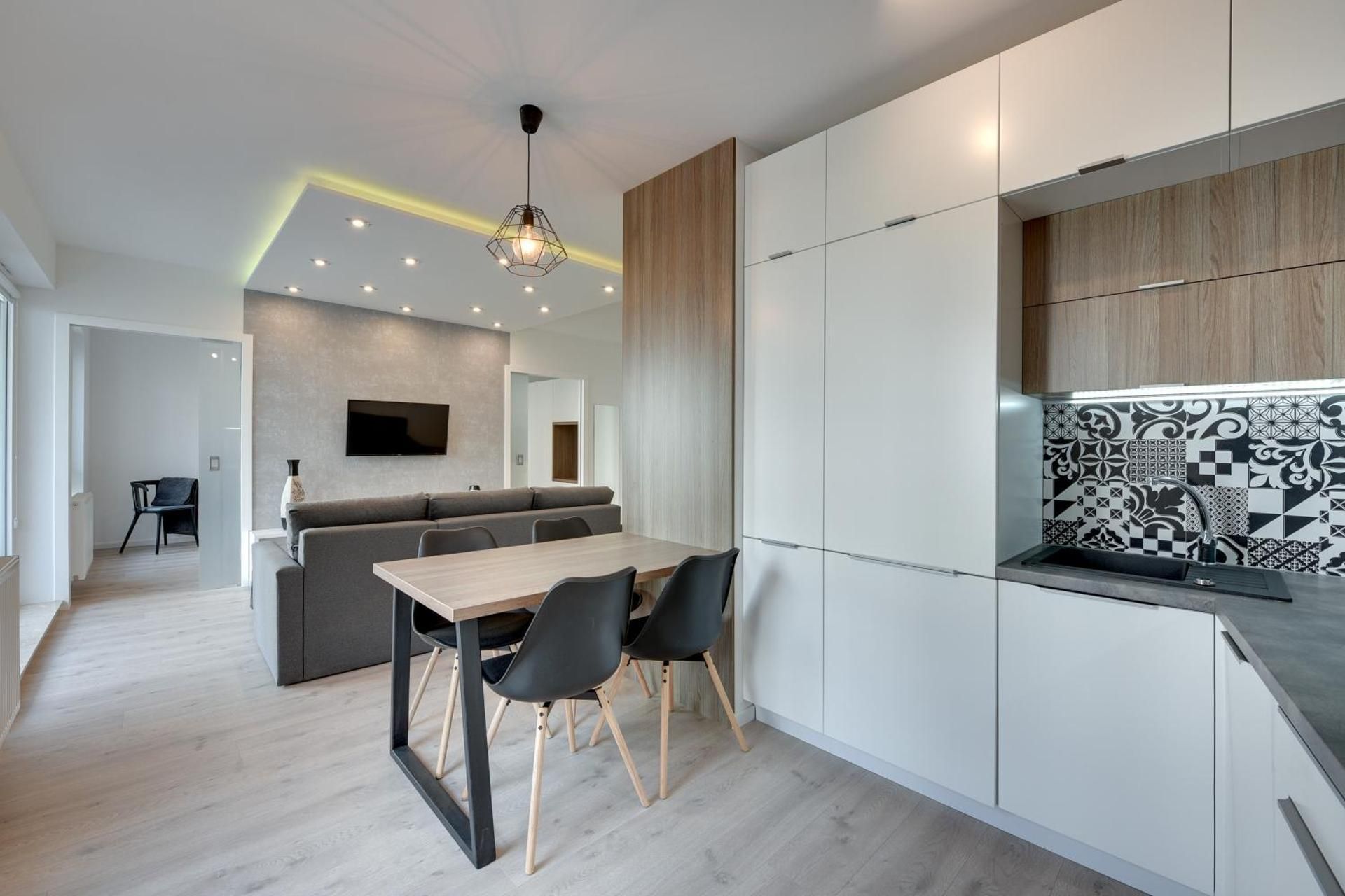 Apartment with Balcony - 72 Chmielna Street