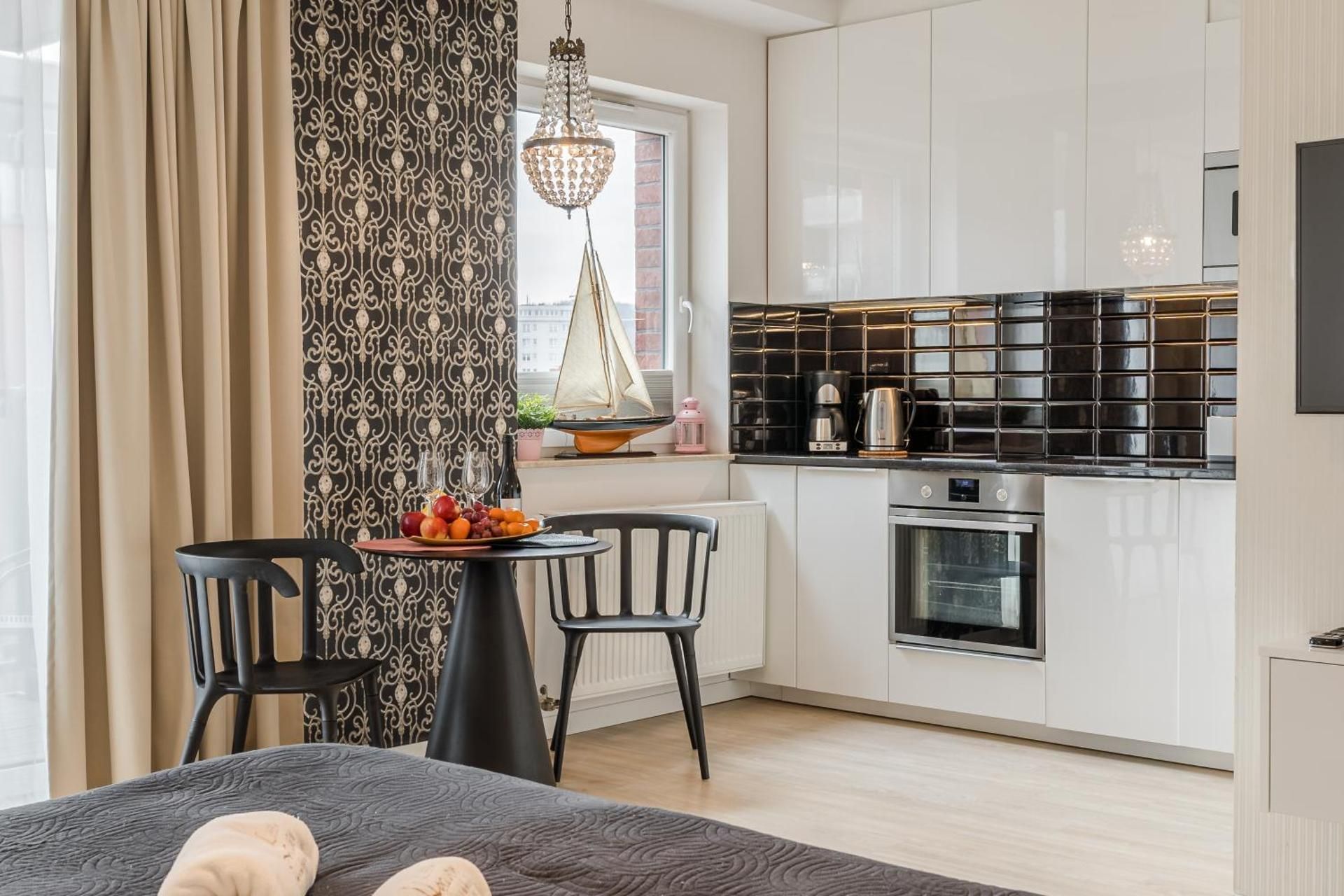 Studio with Balcony - 71 Chmielna Street
