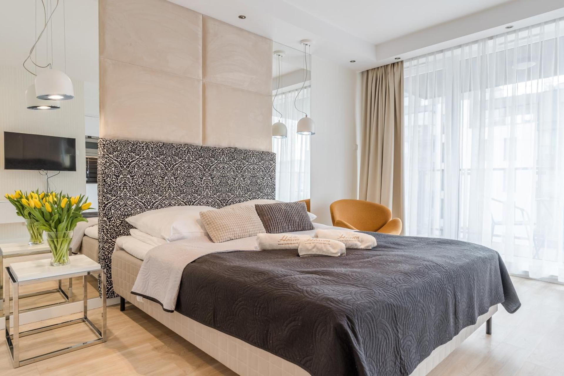 Studio with Balcony - 71 Chmielna Street