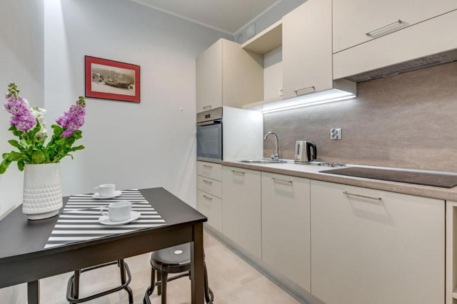 Deluxe One-Bedroom Apartment