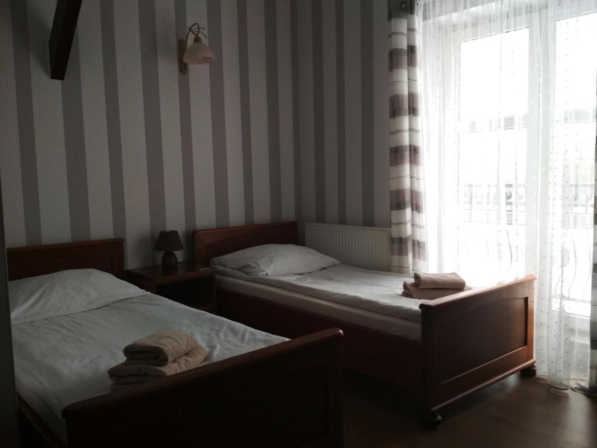 2 Twin Beds