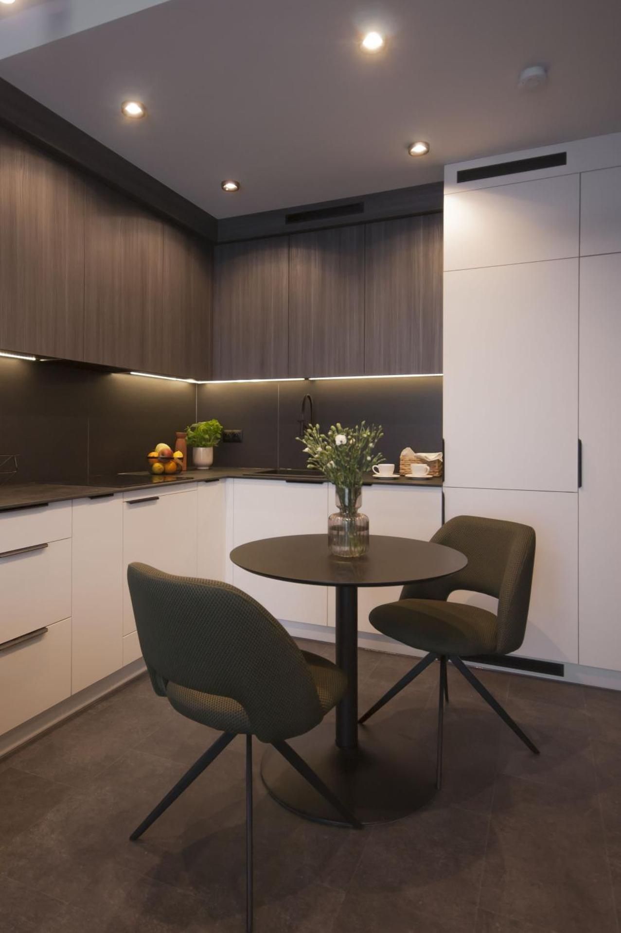 One-Bedroom Apartment with Balcony