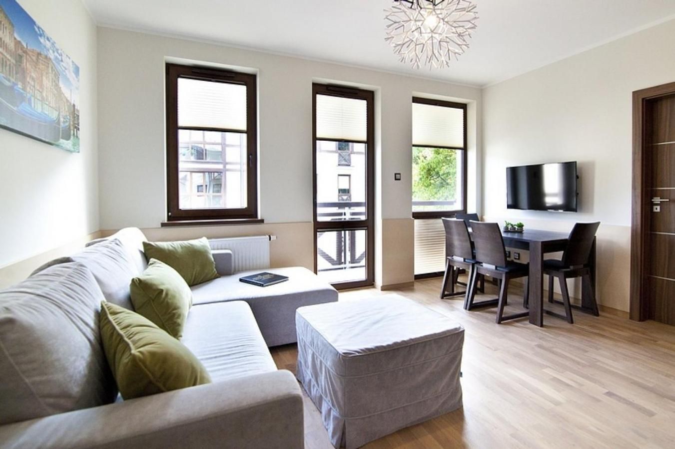 One-Bedroom Apartment 6/8