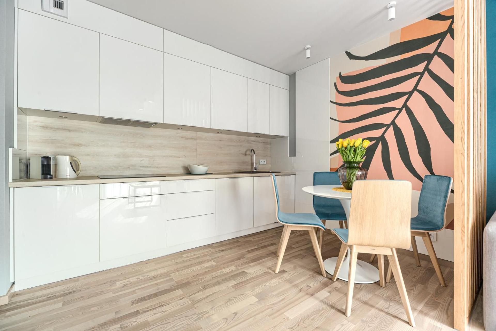 One-Bedroom Apartment 1/6