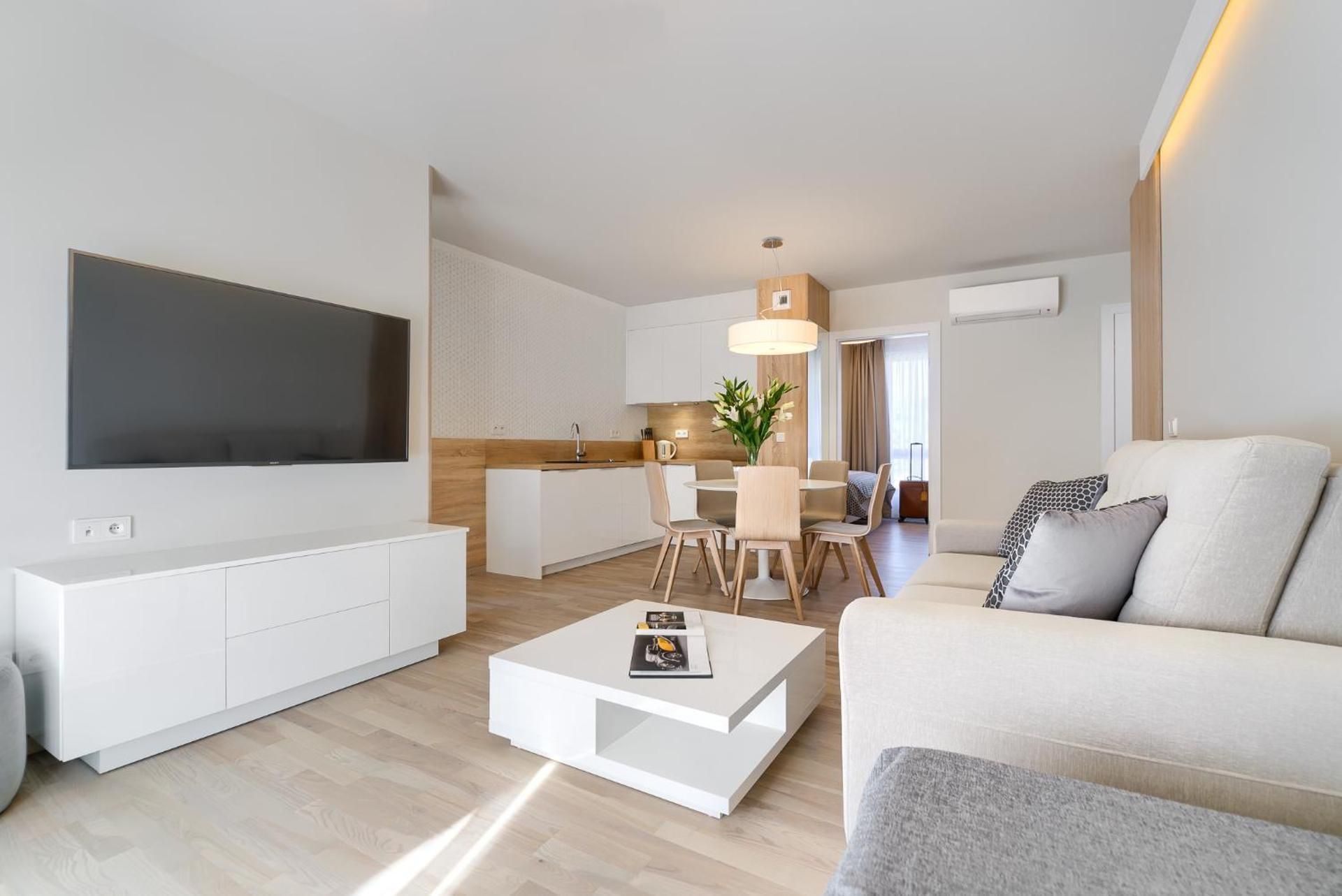 One-Bedroom Apartment 13/6