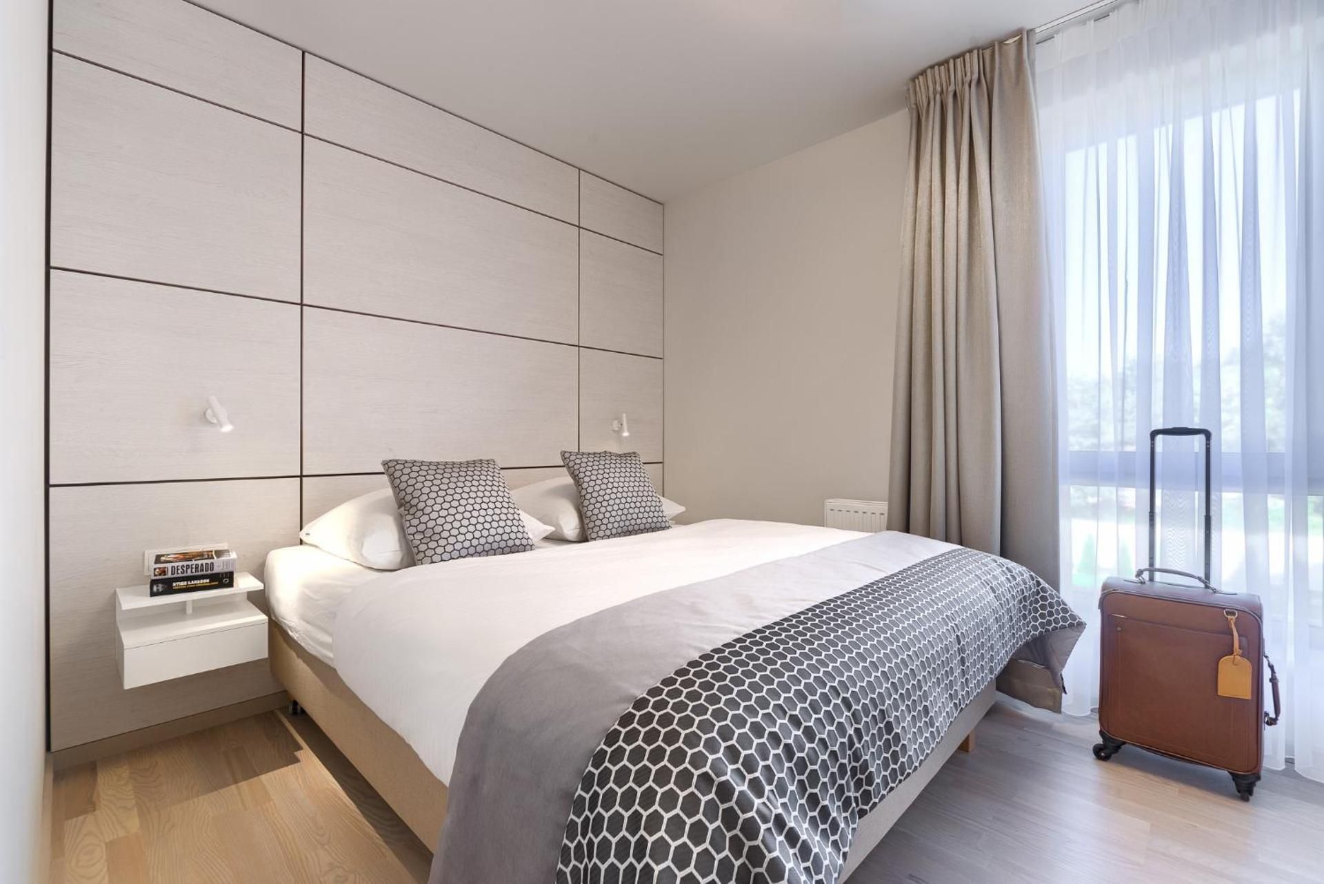 One-Bedroom Apartment 13/6