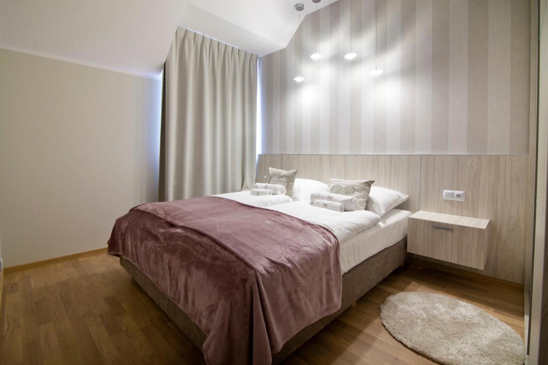 One-Bedroom Apartment 9/29