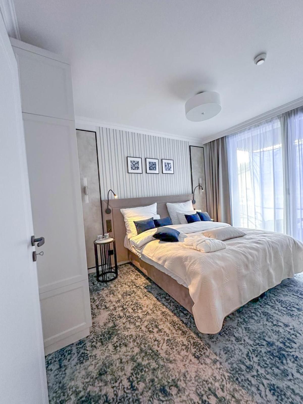 One-Bedroom Apartment with Terrace