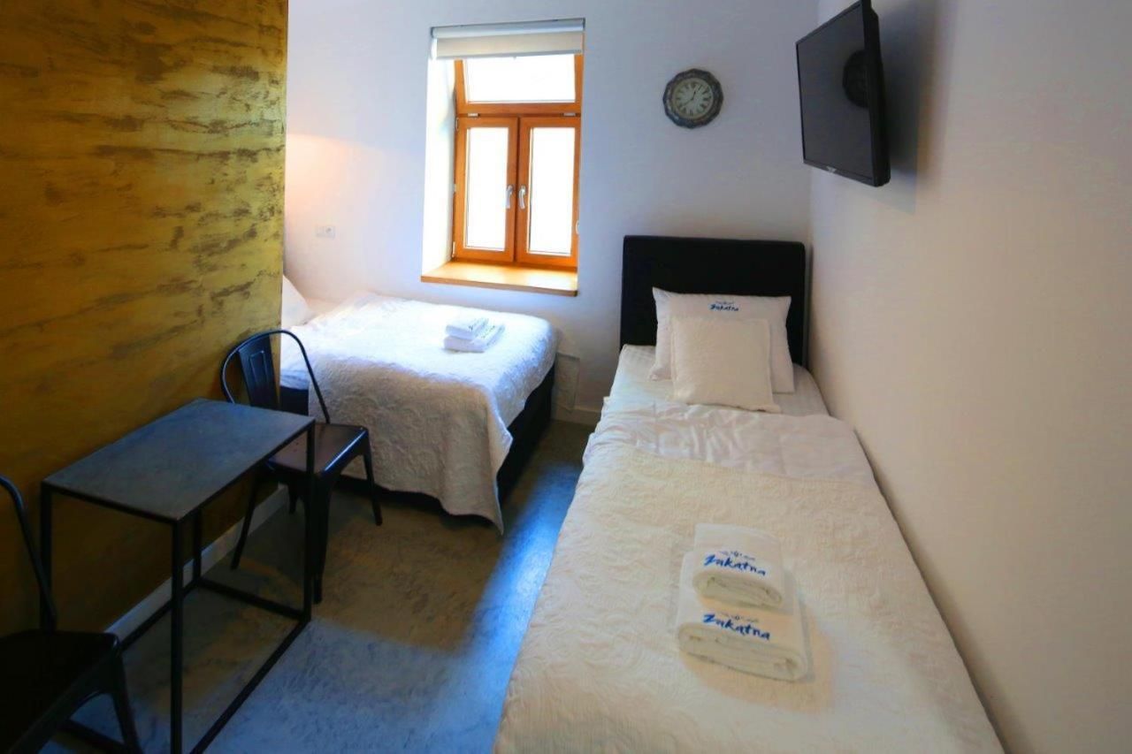 Industrial - Twin Room with Private Bathroom