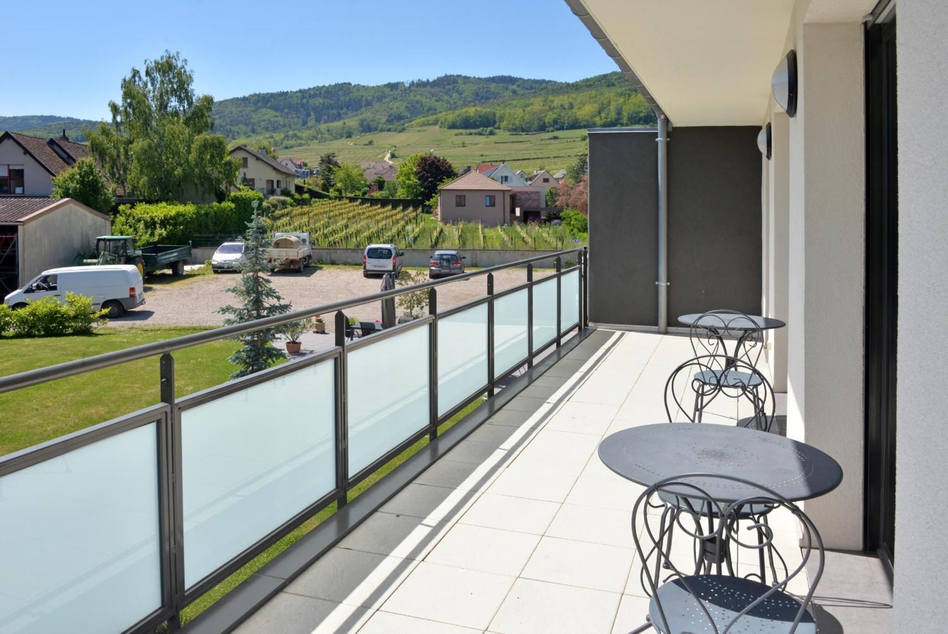 Suzel-Suite-Suite-Douche-Vue sur le vignoble