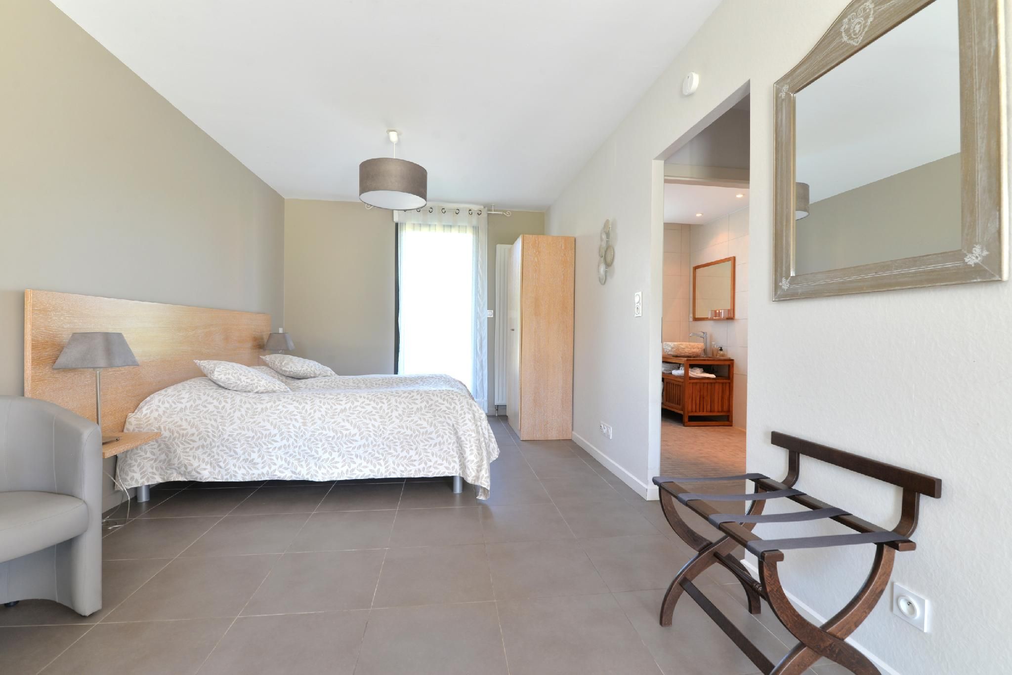 Elisa-Suite-Suite-Salle de Bain amenagée-Vue sur le vignoble