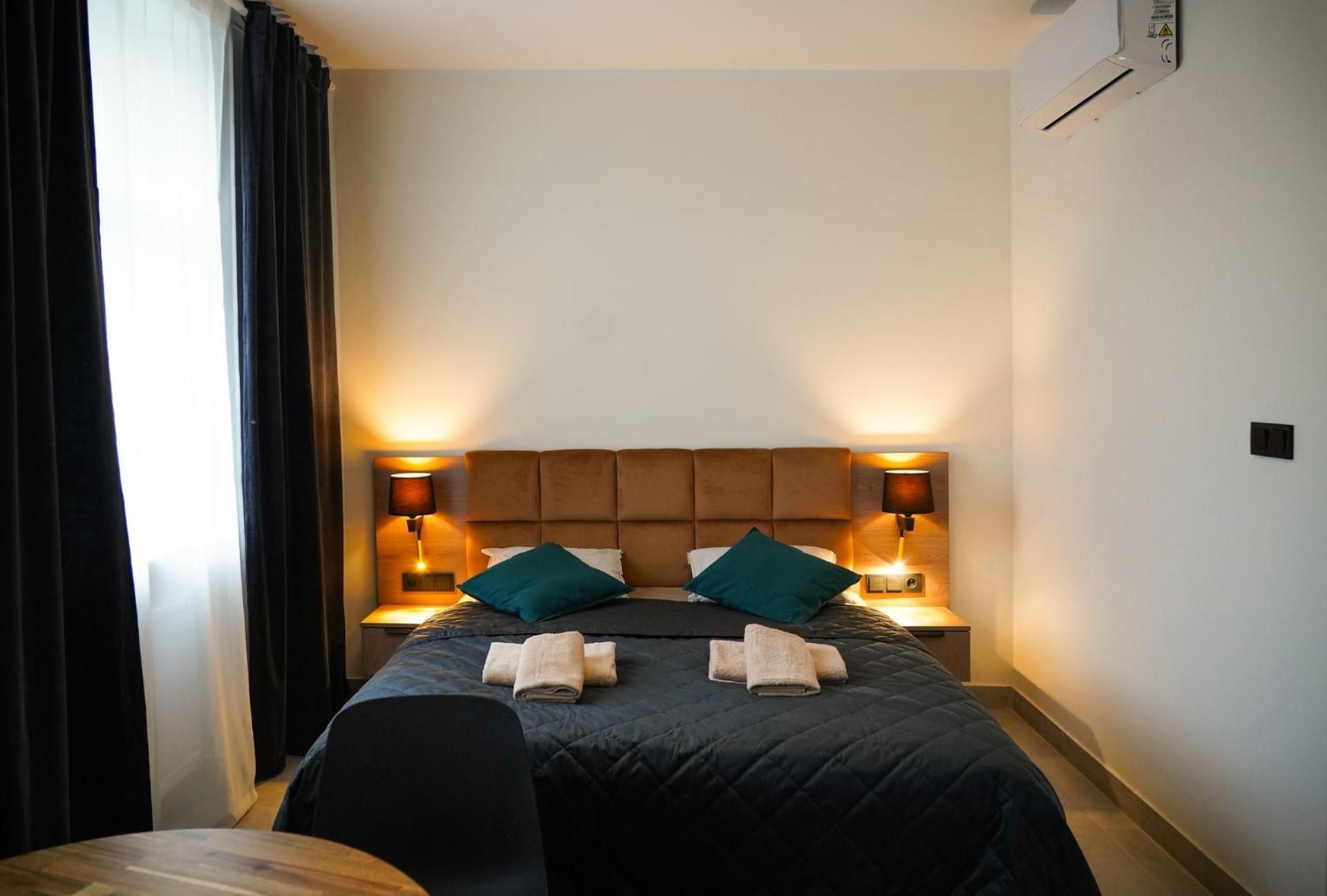 DELUXE APARTMENT
