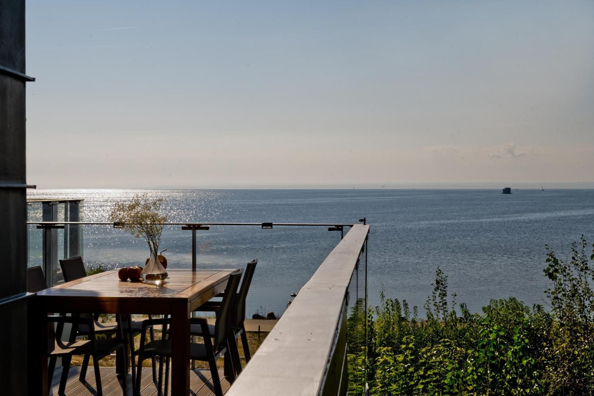 One-Bedroom Apartment with Bay View