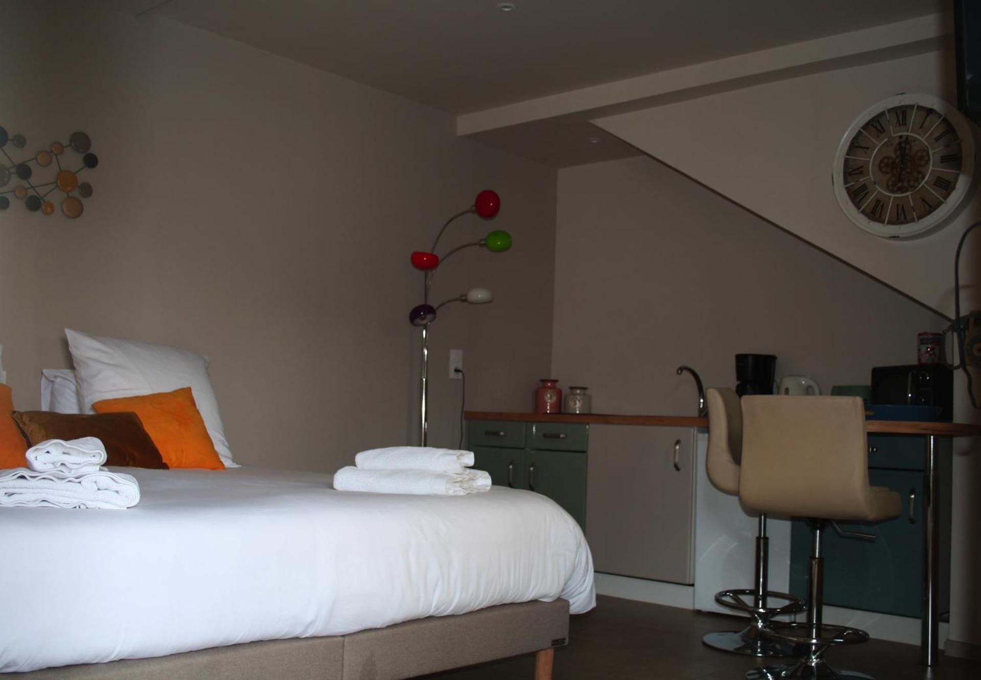 Deluxe One-Bedroom Apartment with Garden View