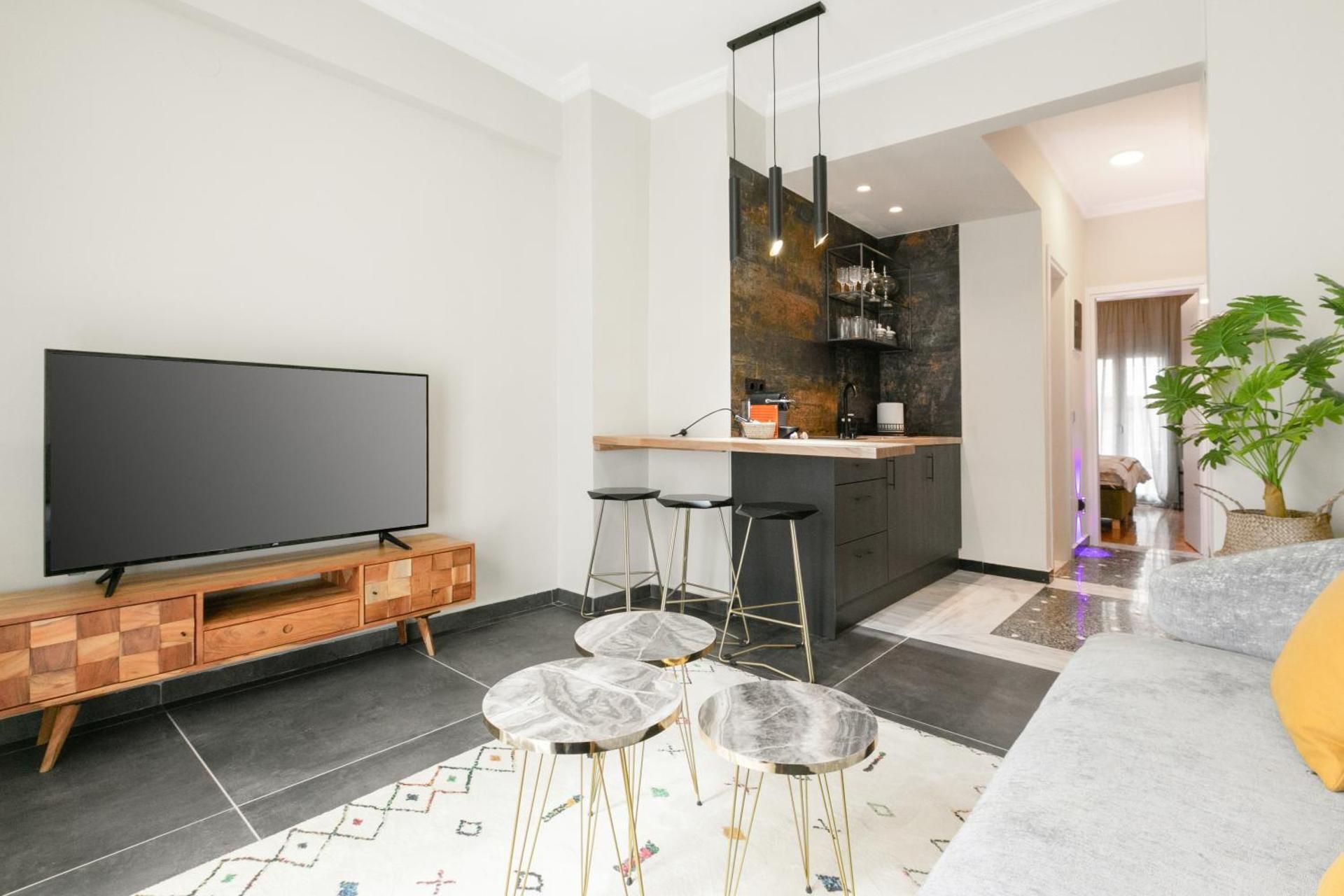 One-Bedroom Apartment