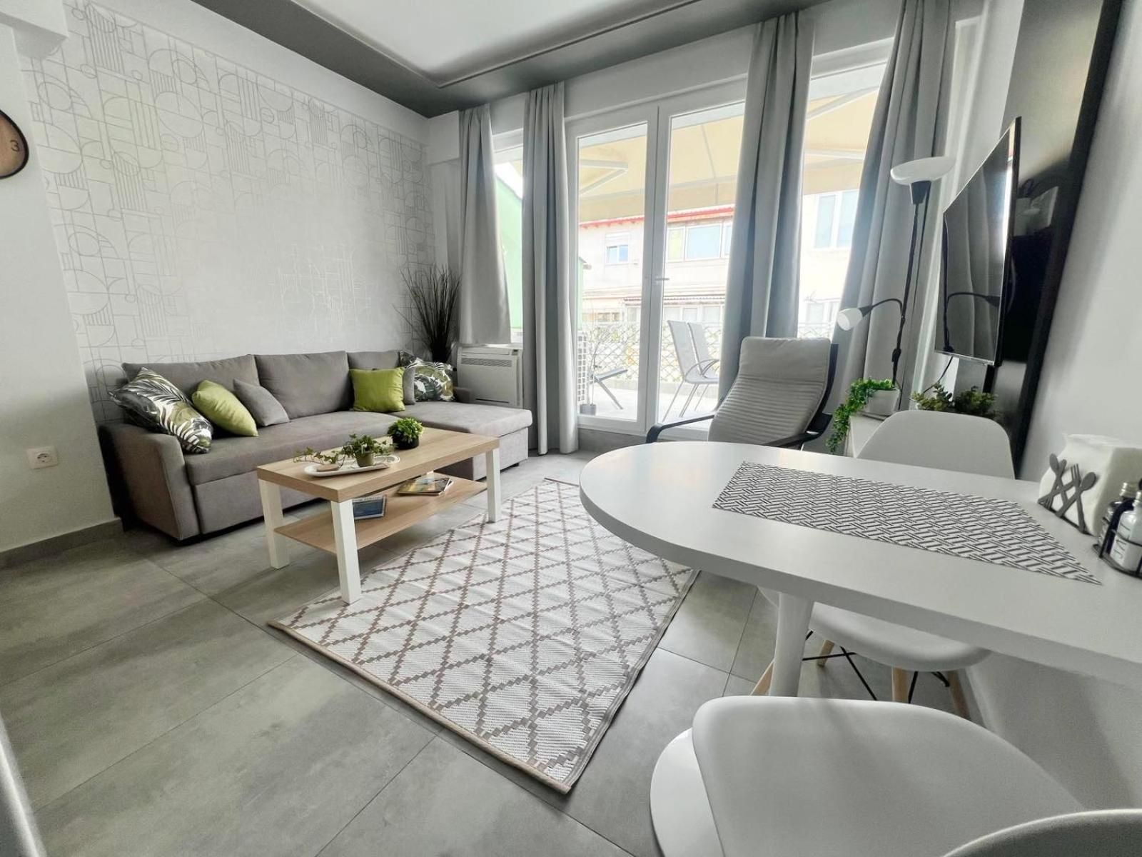 One-Bedroom Apartment with Terrace