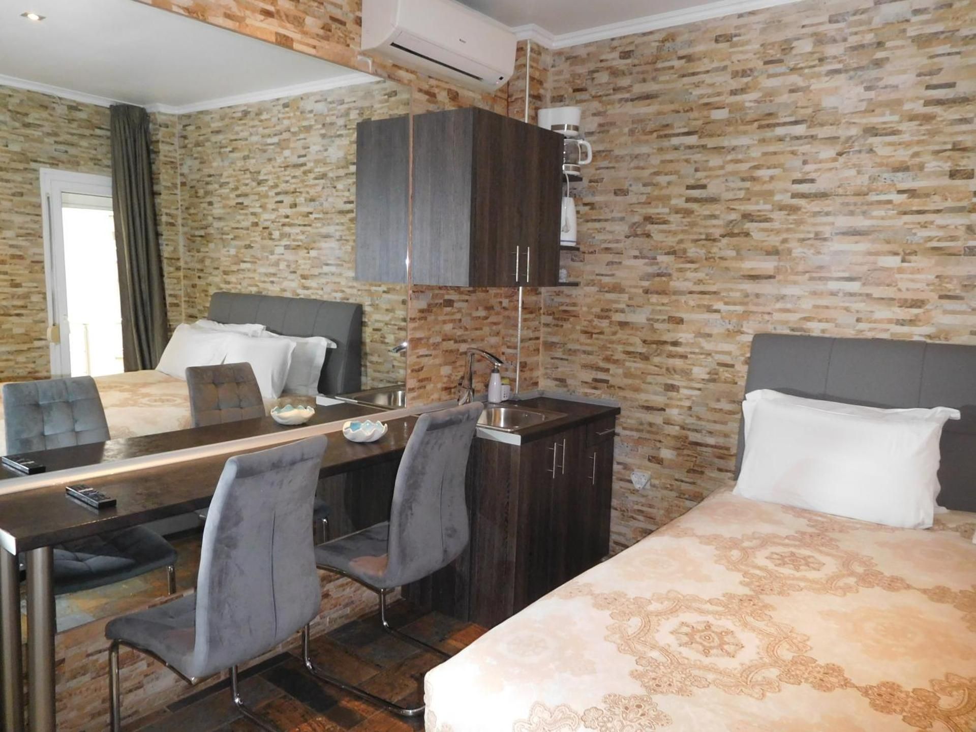 Studio with Spa Bath