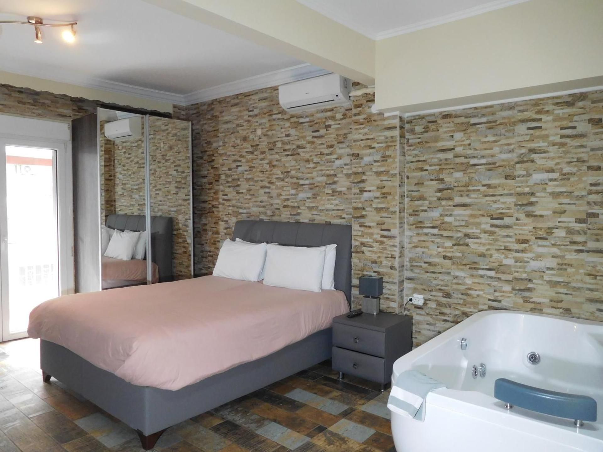 Suite with Spa Bath