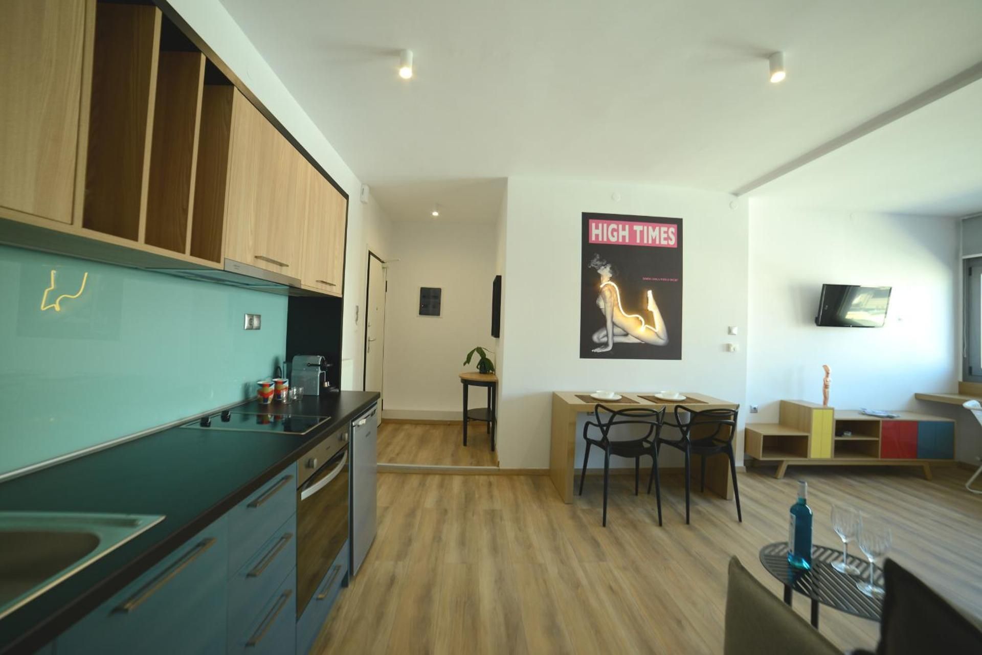 Apartment with Mountain View