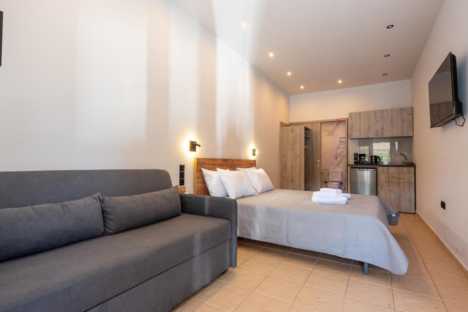King Studio with Sofa Bed