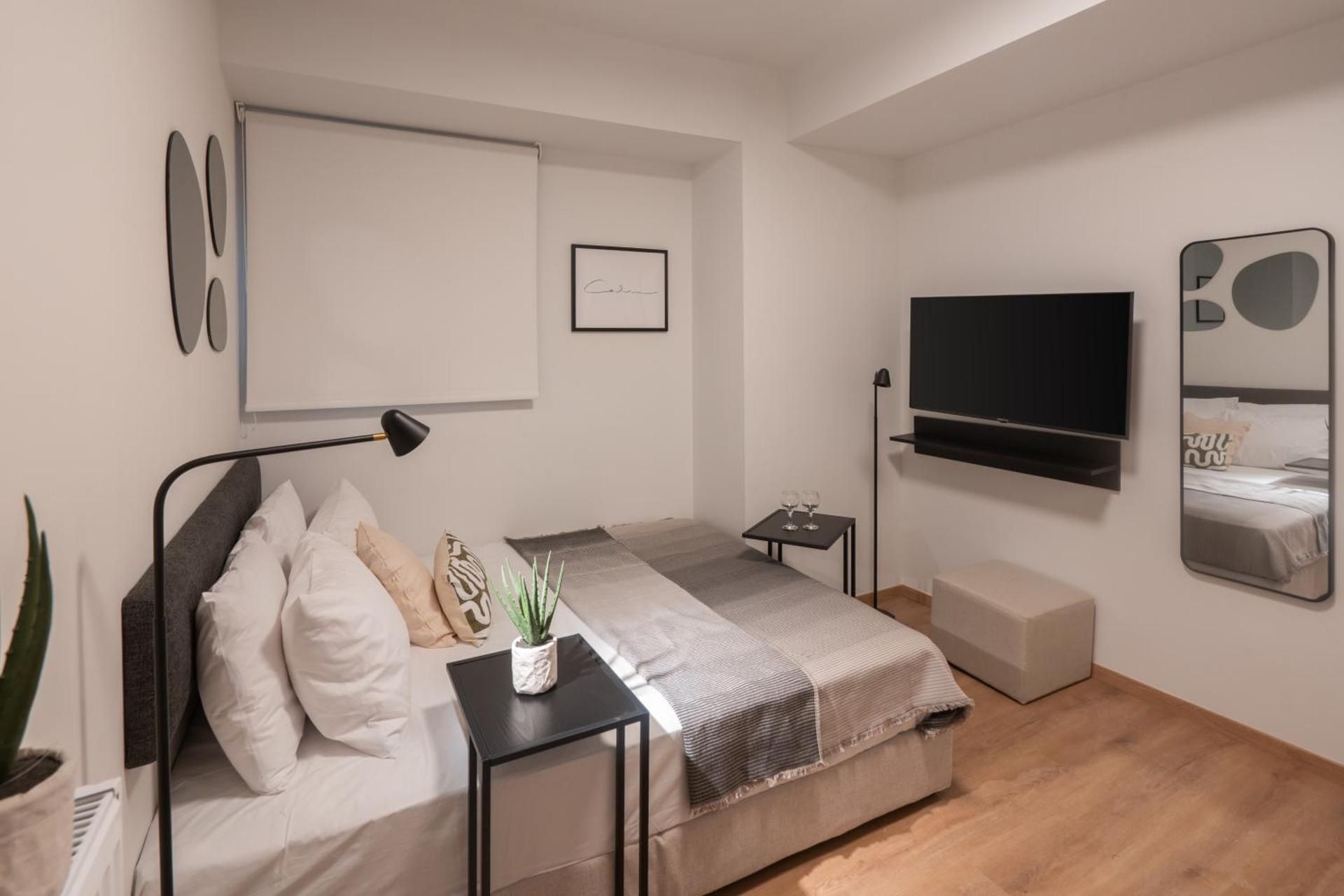 Deluxe Studio