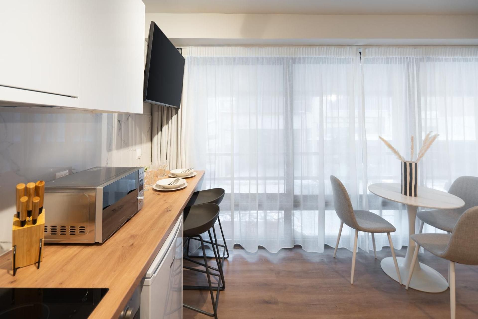 Superior One-Bedroom Apartment