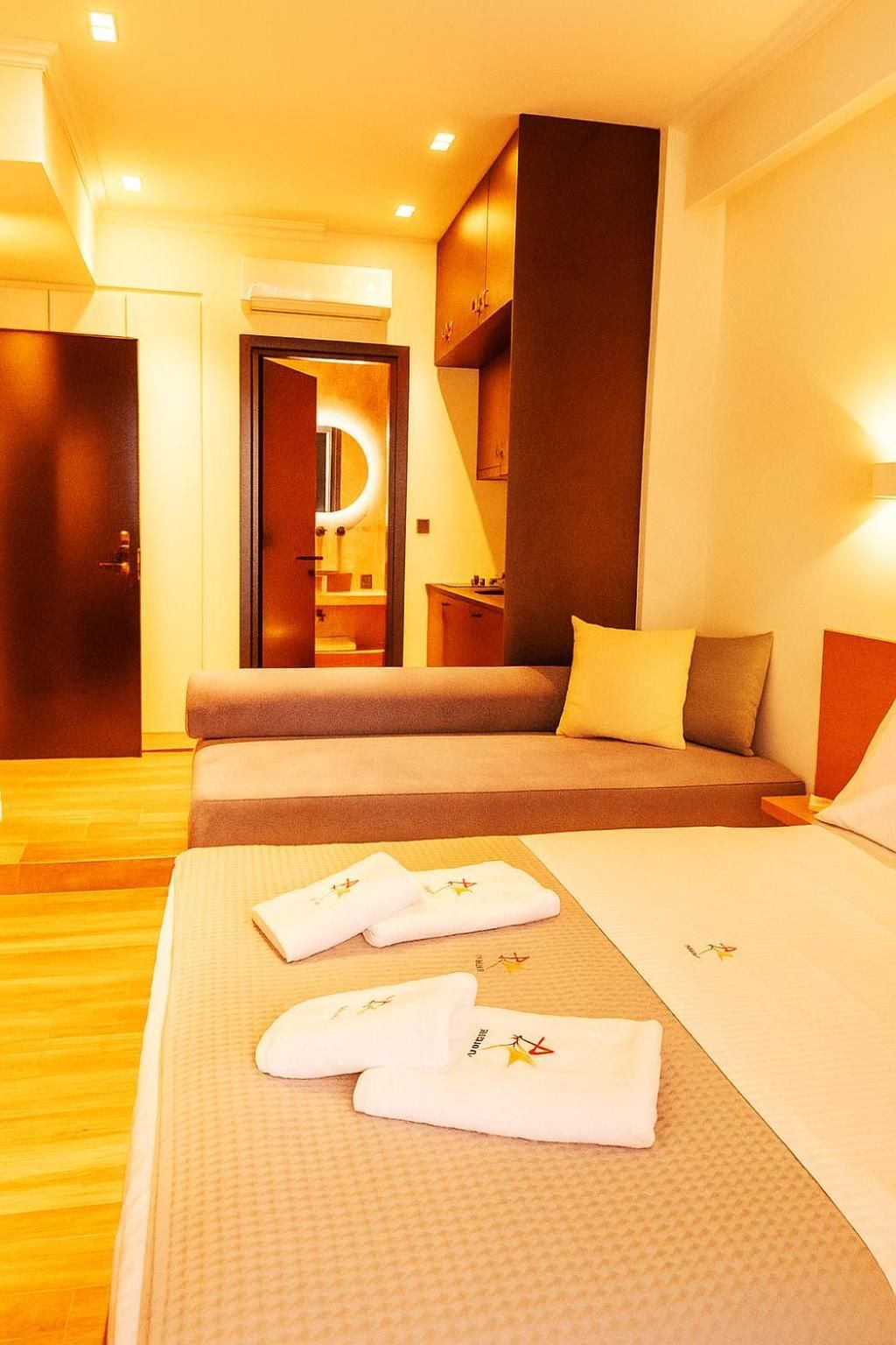 King Studio with Sofa Bed