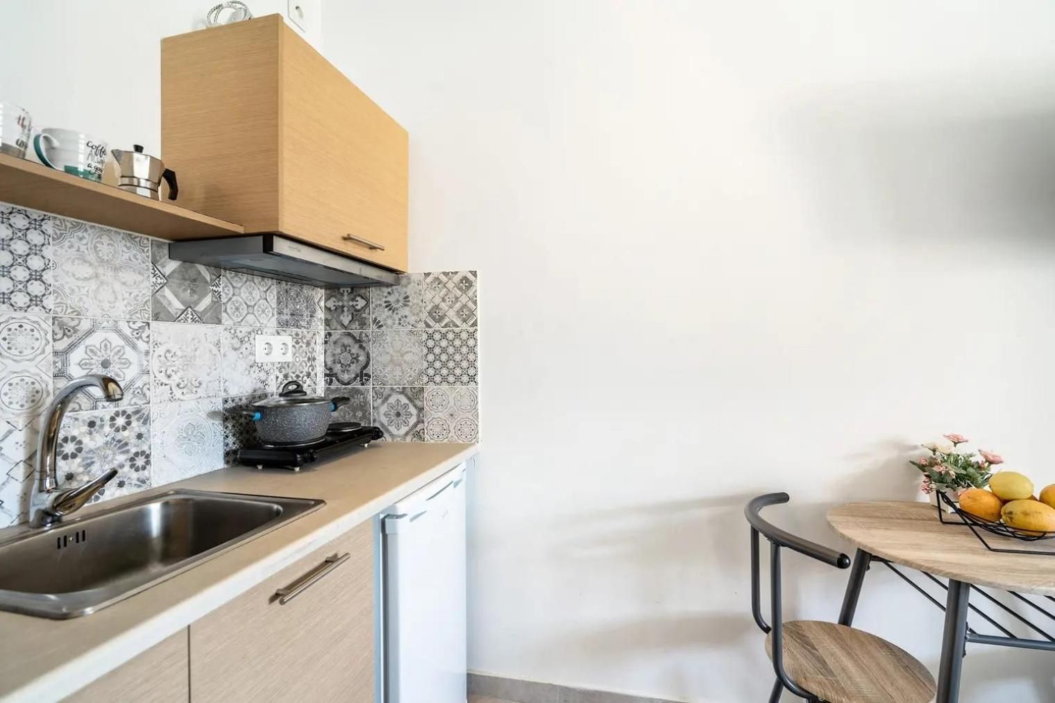DELUXE APARTMENT