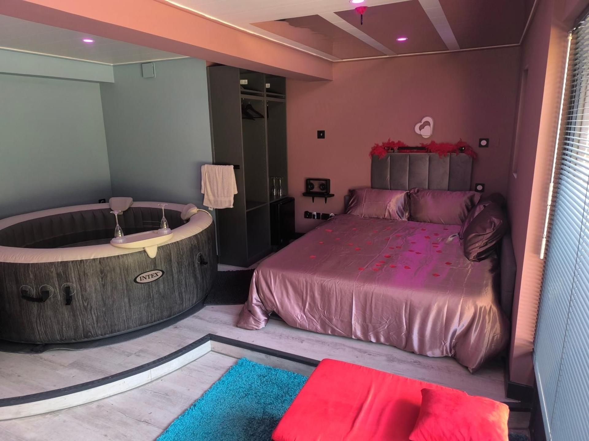 Suite with Hot Tub