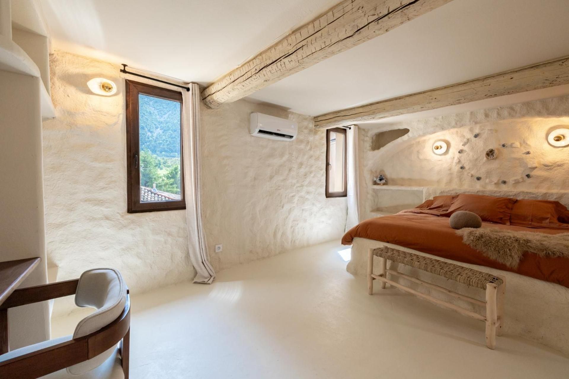 Three-Bedroom Deluxe Apartment