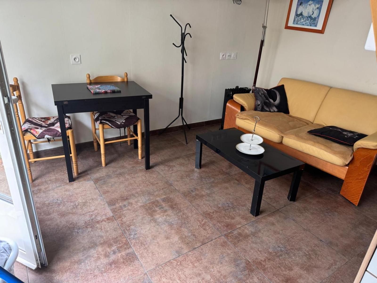 One-Bedroom Apartment with Garden