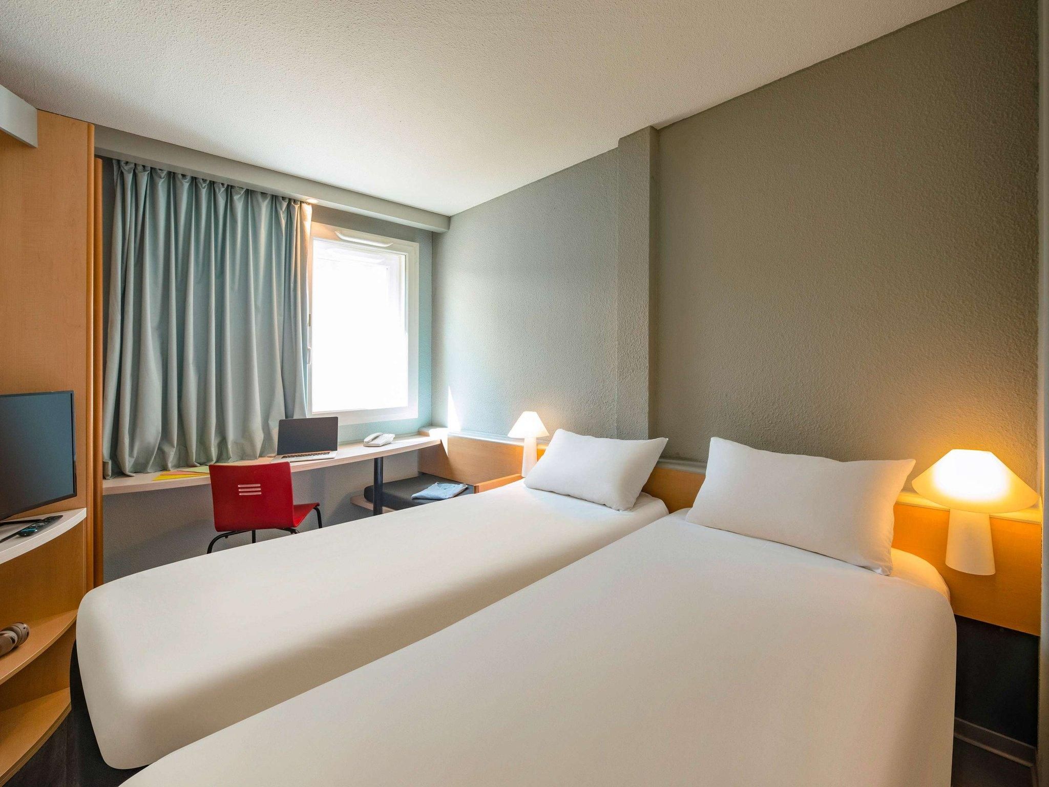 Standard Room with one double bed and one single bed