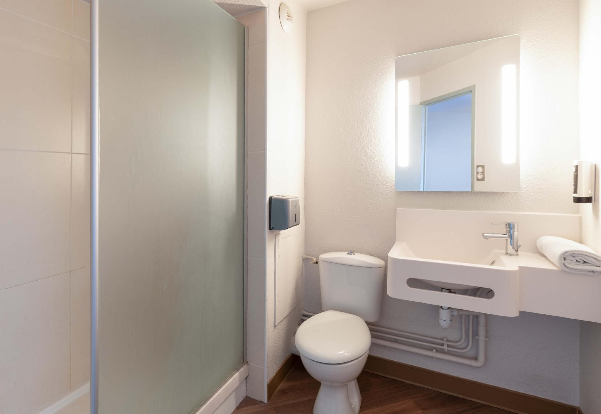 B&B HOTEL Lyon Grand Stade Meyzieu Single Room