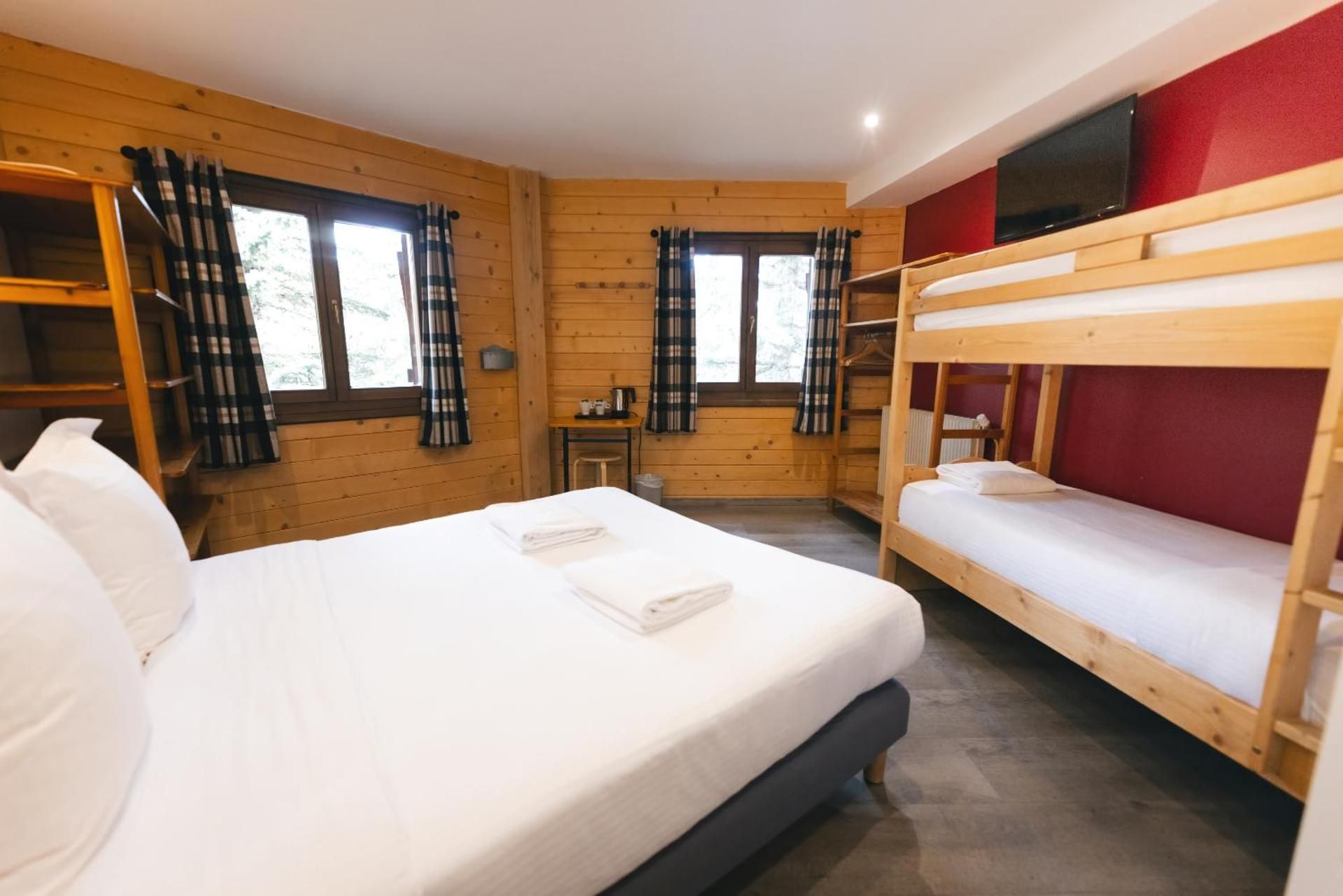 Quadruple Room with Private Bathroom