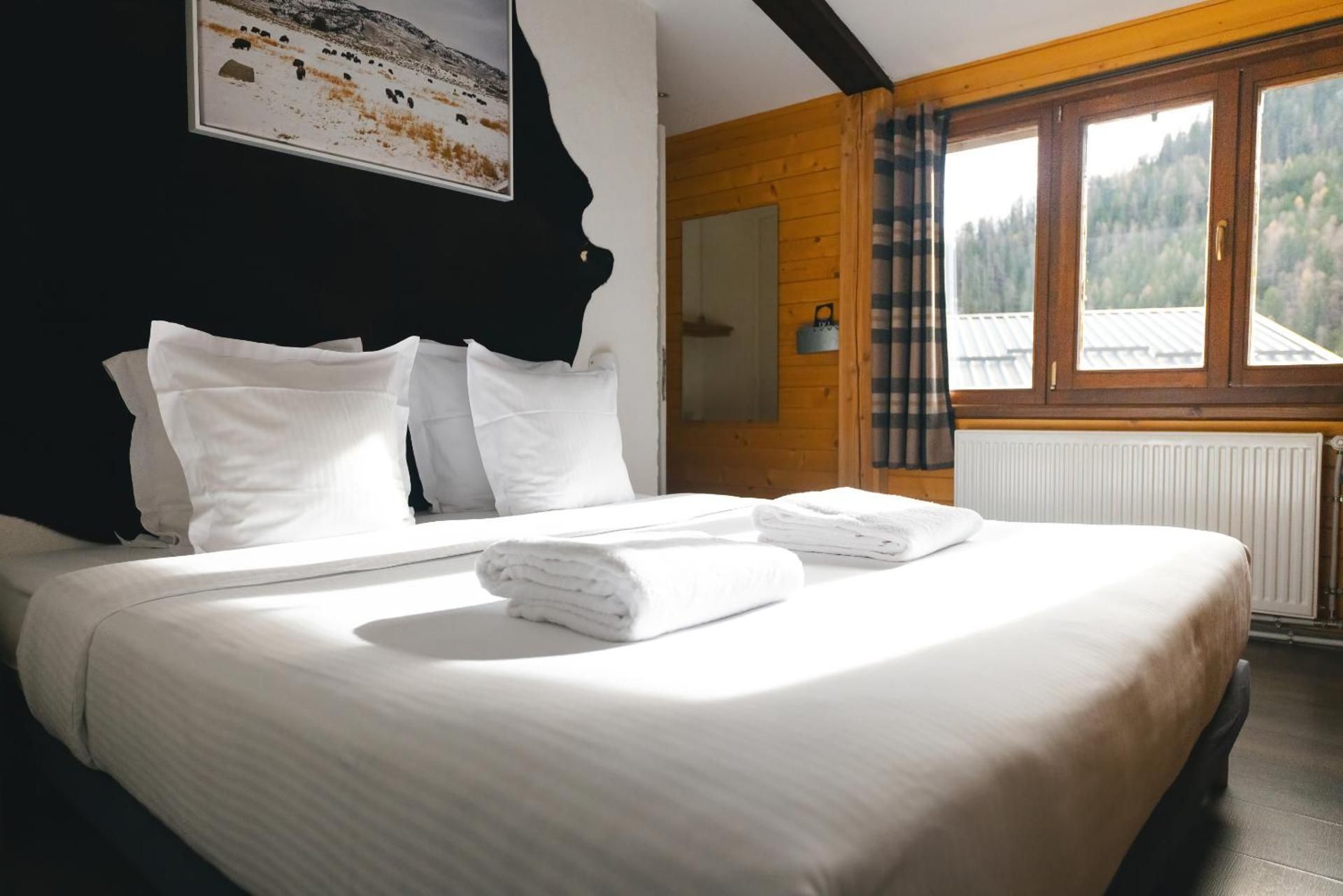Standard Twin Room with Mountain View
