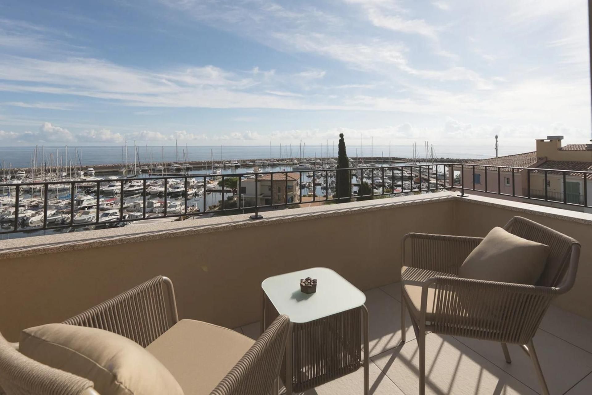 Family Room with Two King Beds, Balcony, Sea View and Communicating Room - Non-Smoking