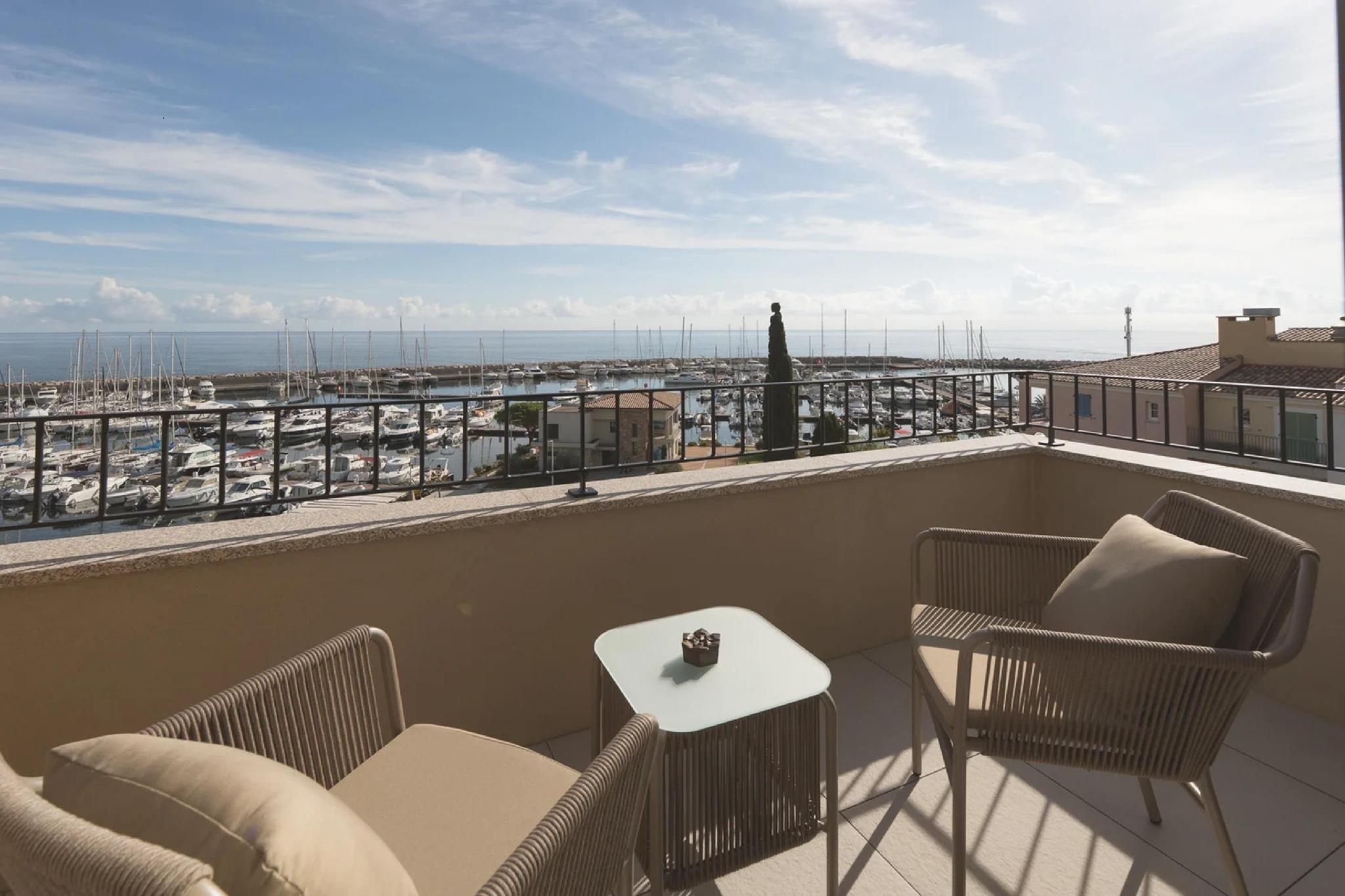2 KING BEDS,Non Smoking,Family room,Balcony,Sea view,Communicating Room,Twin Beds on Request