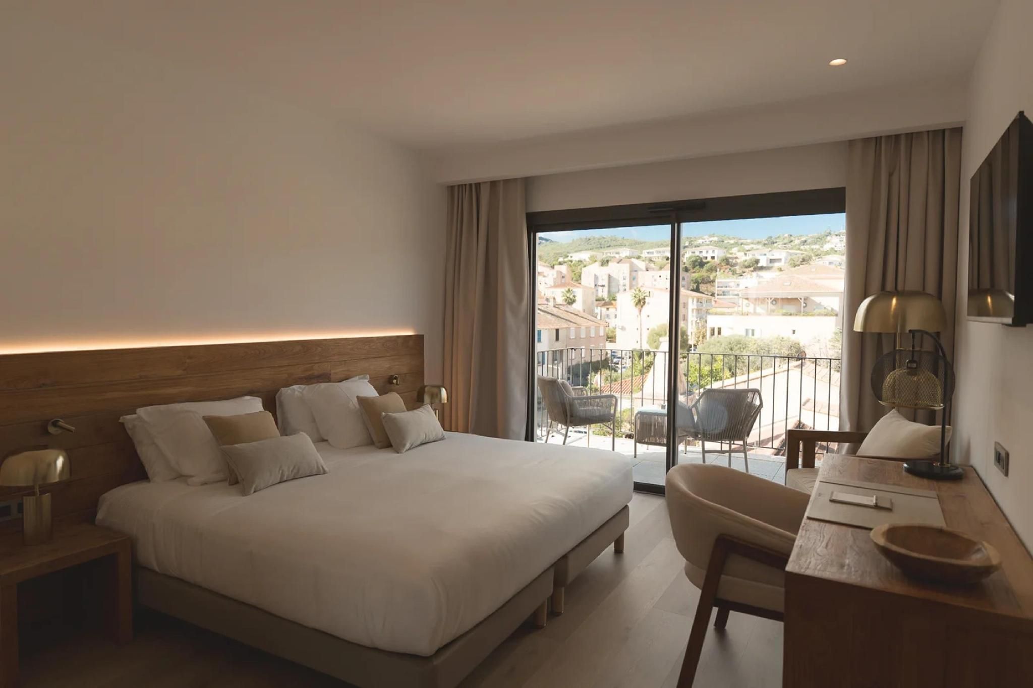 1 KING BED,Non Smoking,Comfort Room,Balcony,VILLAG,Twin Beds on Request