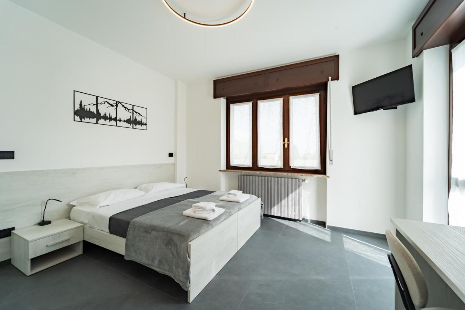 One-Bedroom Apartment with Balcony