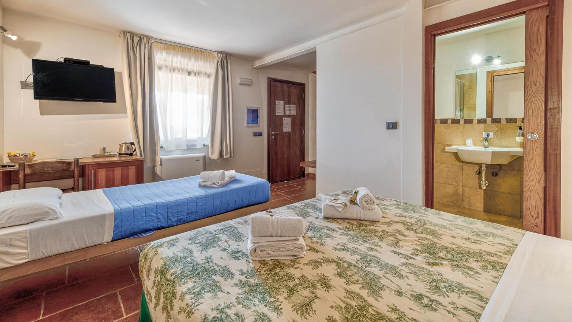 Basic Triple Room