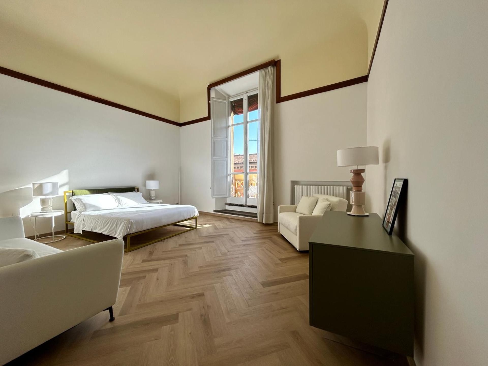 Deluxe Queen Suite with Ensuite Bathroom