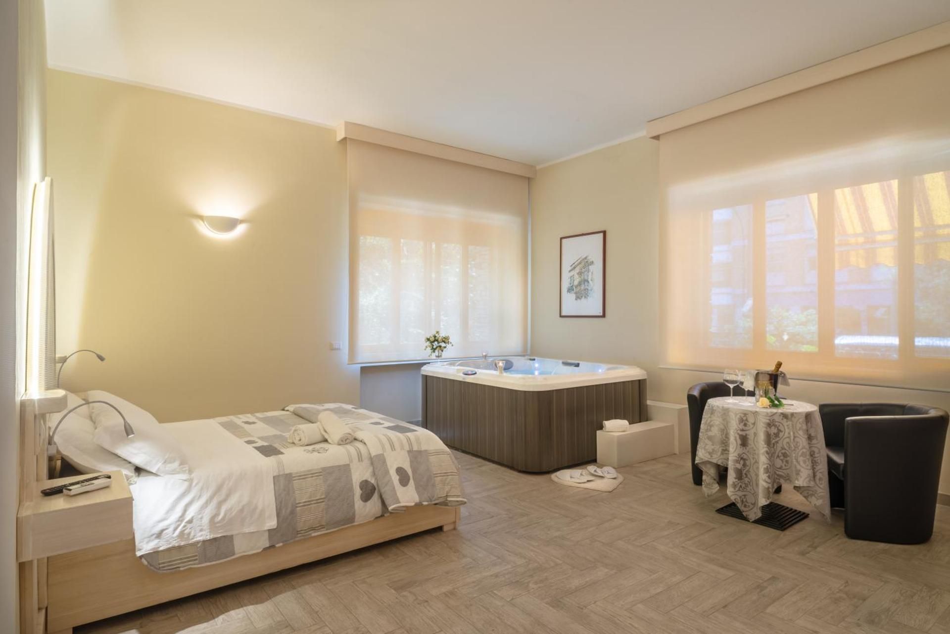 Queen Suite with Spa Bath